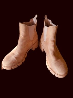Women Tan Chelsea Boots